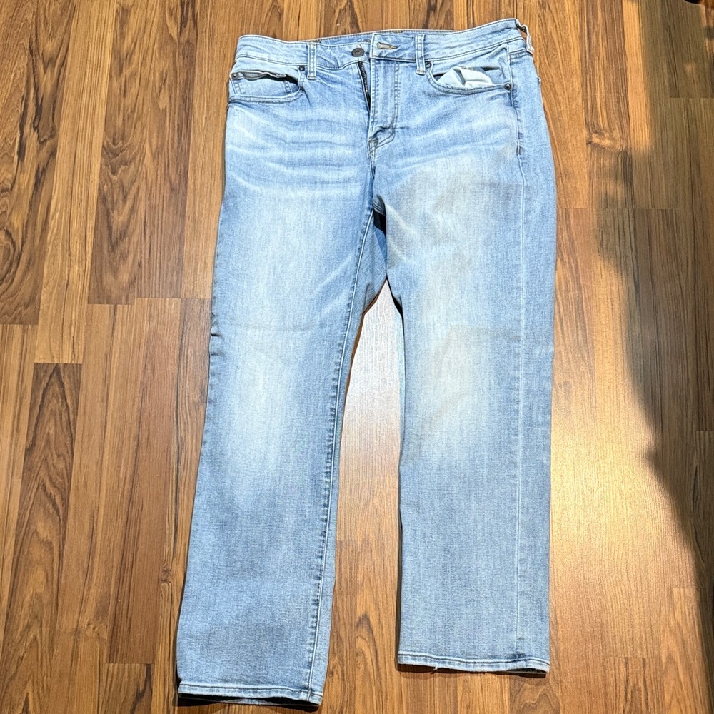 American Eagle Outfitters Light Blue Relaxed Jeans - Picture 1 of 4